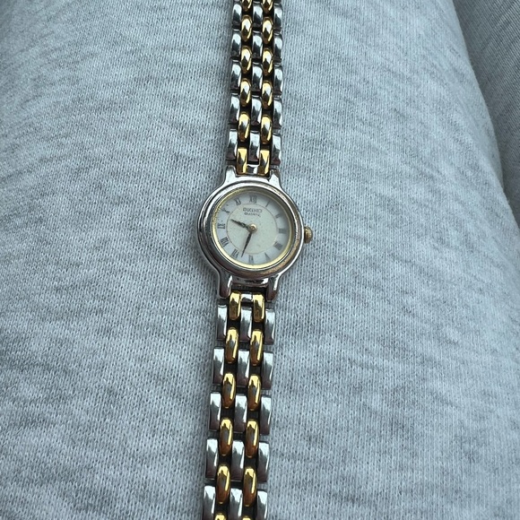 Vintage Seiko Women's Gold and Silver Watch - Picture 2 of 8